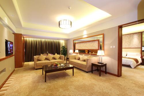 签约:深圳市华盛泰酒店与澳门新葡电子游戏网网络签约官网开发服务 签约:深圳市华盛泰酒店与澳门新葡电子游戏网网络签约官网开发服务